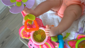 Lire la suite à propos de l’article Développement Moteur de Bébé : Les Deux Étapes Essentielles et Comment les Stimuler